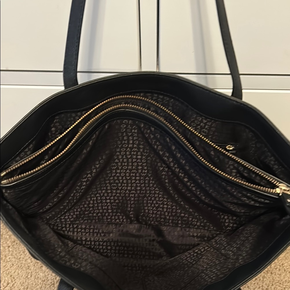 Kate Spade Black Tote Bag with Elegant Design - Picture 4 of 8